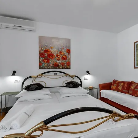 79-5 Gostinjska kuća 3*